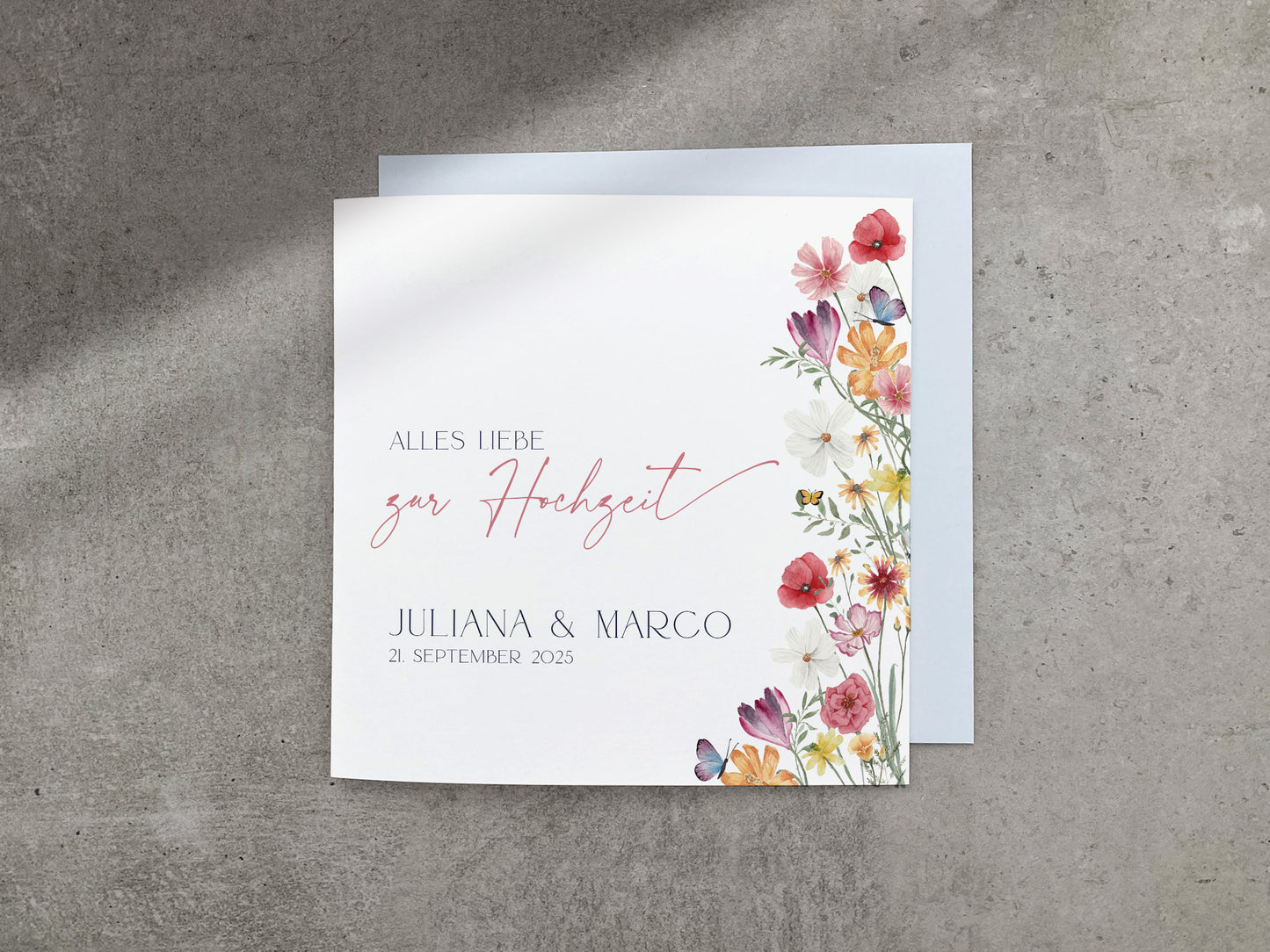 Florale Karte zur Hochzeit - mit Wildblumen und Schmetterlingen