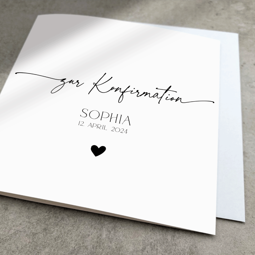 Weiße Karte mit schwarzem Handlettering zur Konfirmation, mit hellblauem Umschlag
