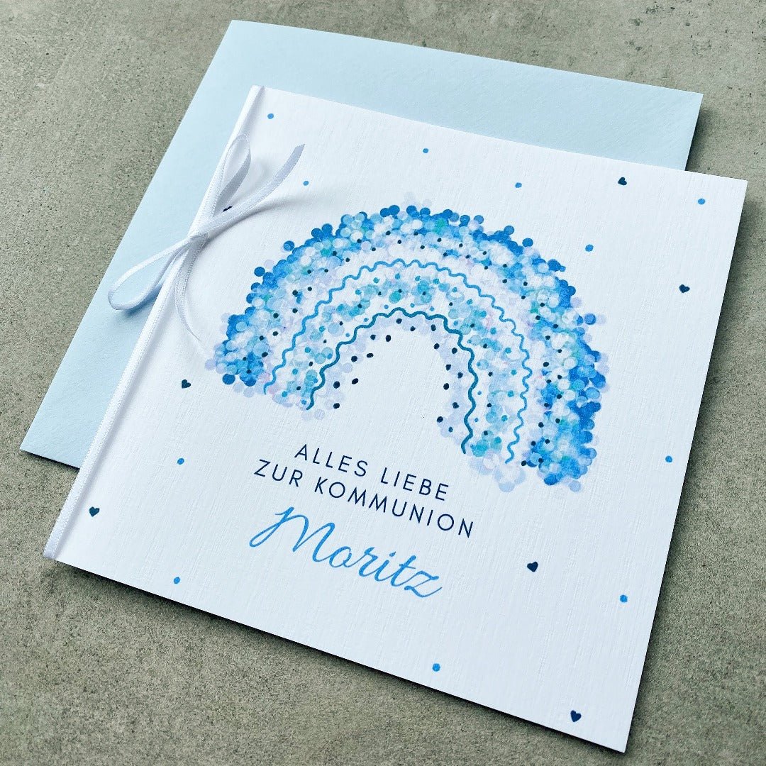 Quadratische Klappkarte zur Kommunion mit Regenbogen in verschiedenen Blautönen - KleinArt