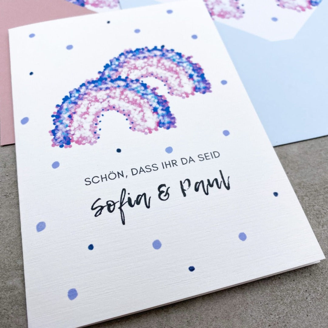 Karte zur Geburt von Zwillingen, lila Regenbogen und Punkte