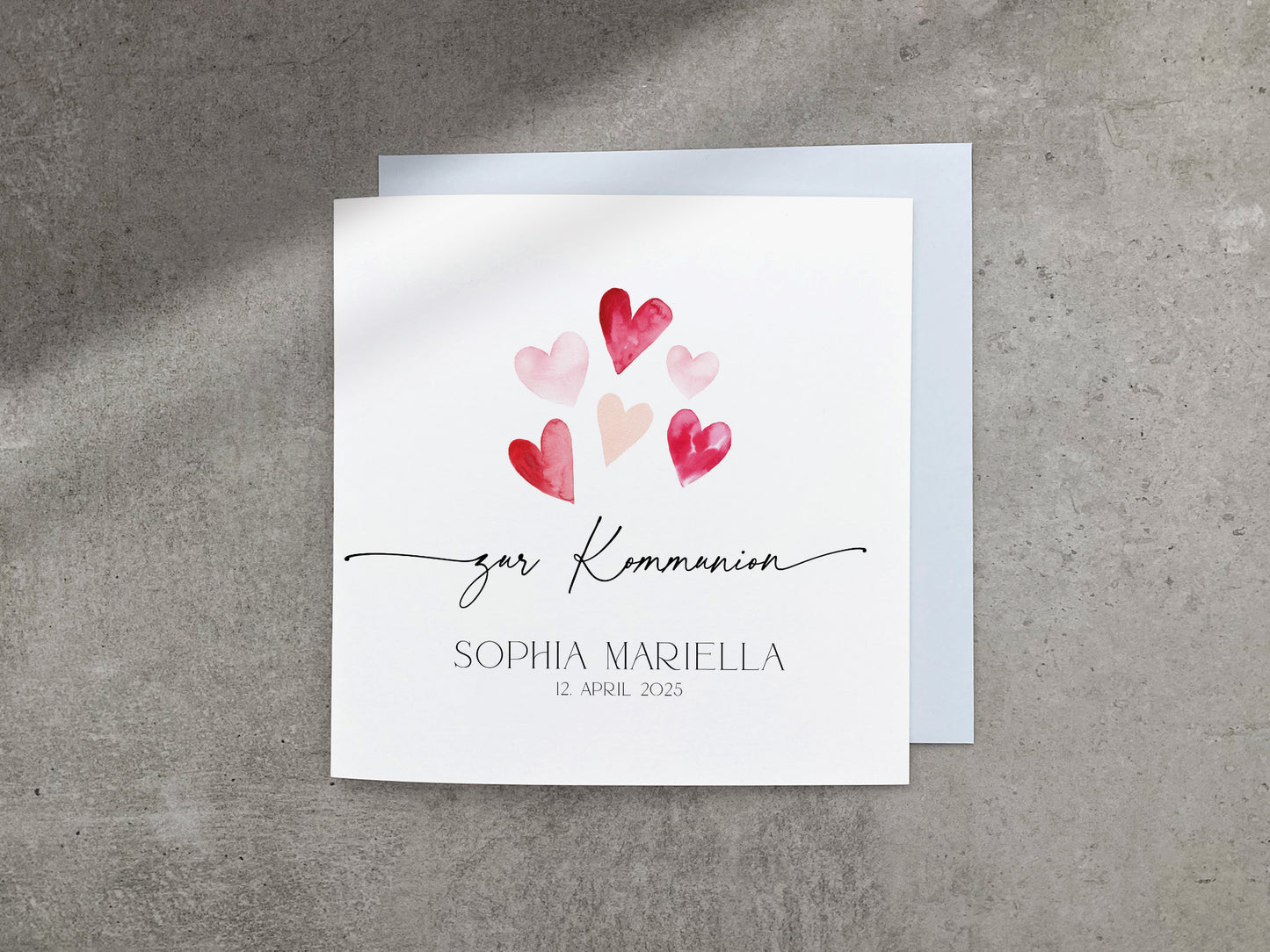 Karte zur Kommunion mit rosa und roten Aquarell Herzen