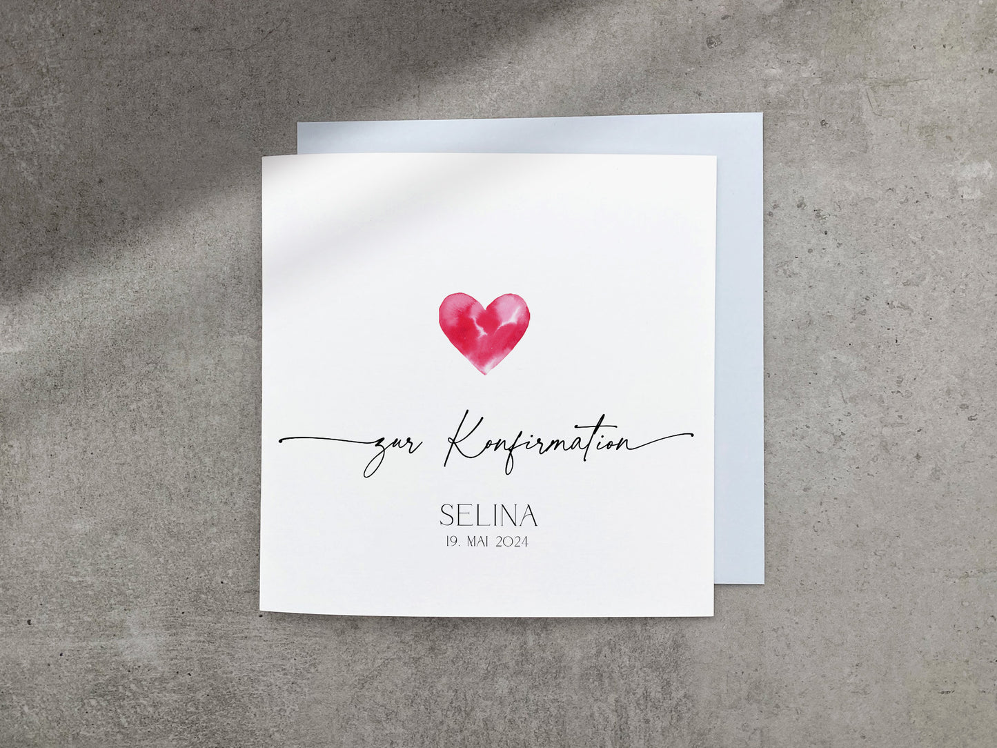 Moderne Karte zur Konfirmation im schwarz-weiß Stil mit rotem Herz