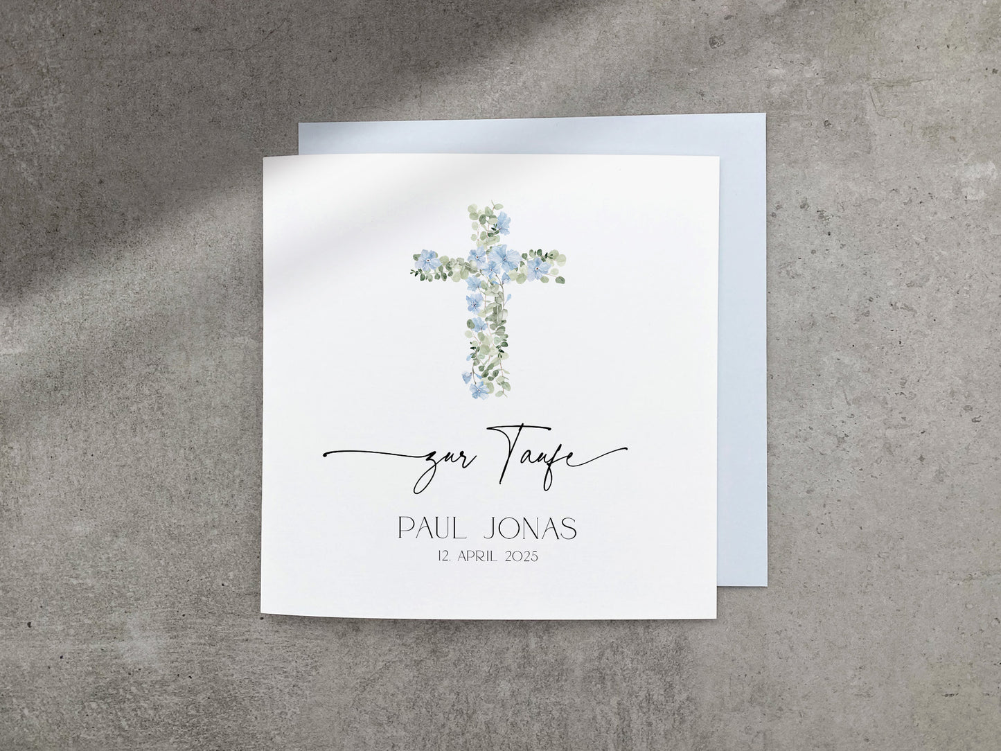 Moderne Taufkarte mit blauem Kreuz