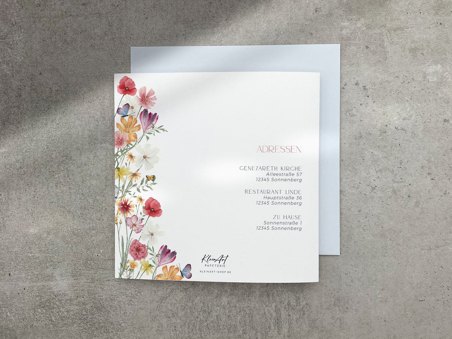 Florale Einladung zur Taufe - mit Wildblumen und Schmetterlingen