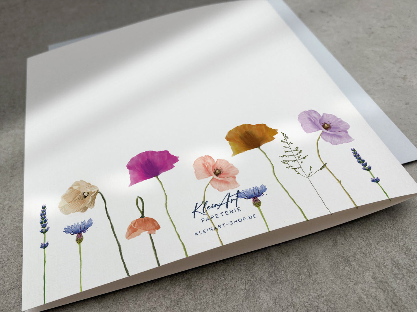 Florale Karte zur Hochzeit - mit bunten Mohnblumen
