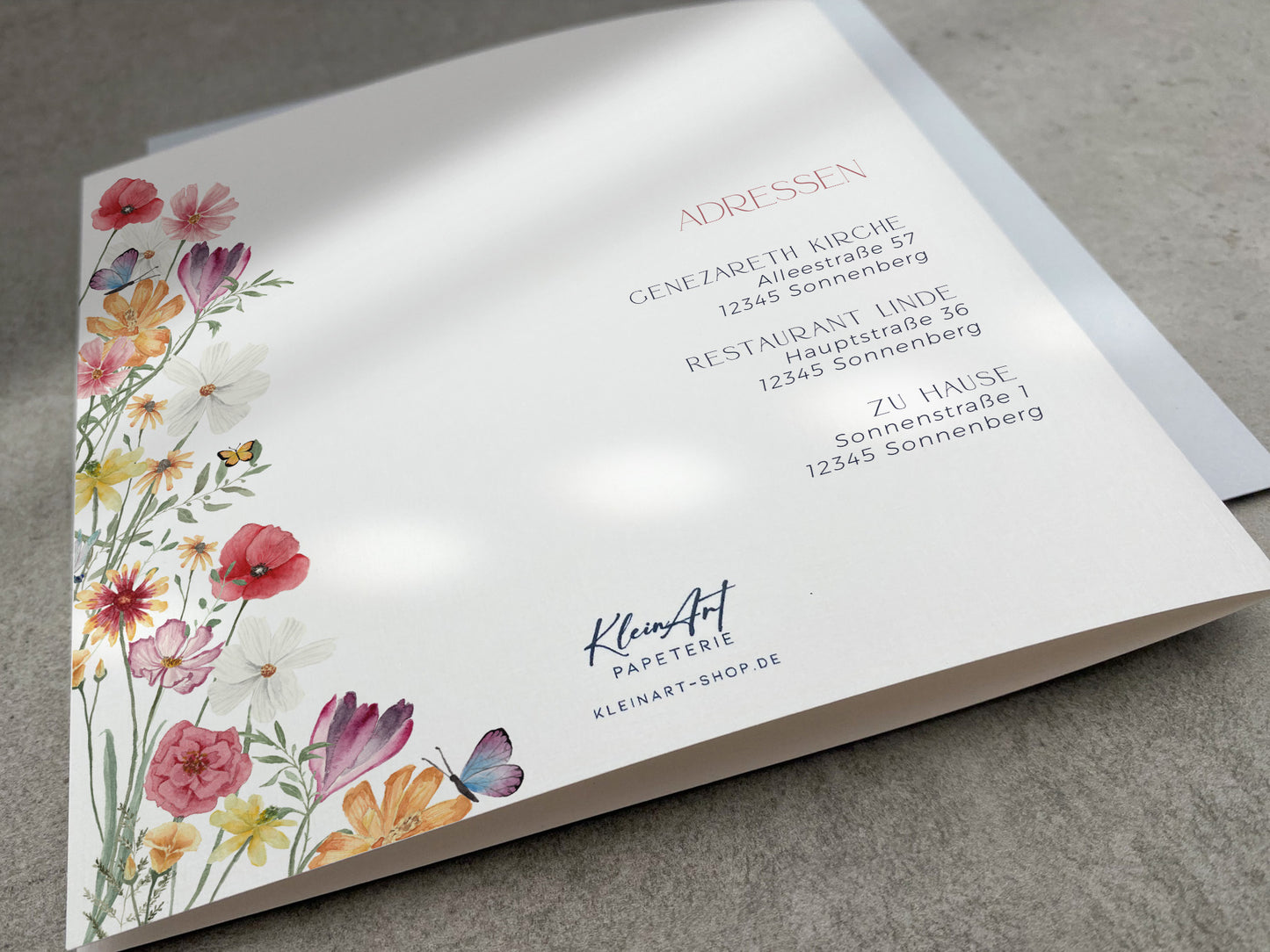 Florale Einladung zur Taufe - mit Wildblumen und Schmetterlingen