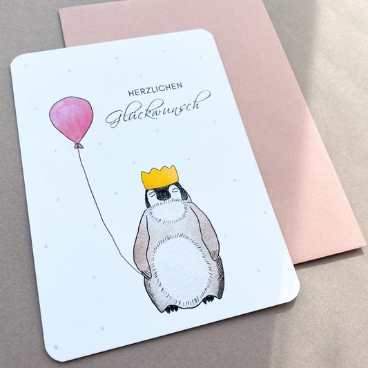 Glückwunschkarte zum Geburtstag mit gezeichnetem Pinguin mit Luftballons