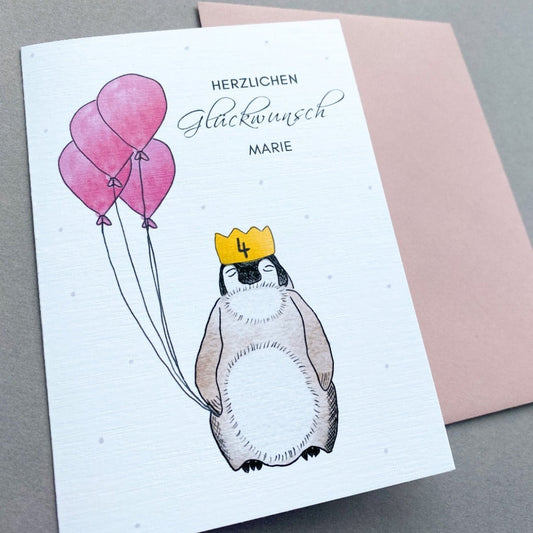 Glückwunschkarte zum Geburtstag mit gezeichnetem Pinguin mit Luftballons