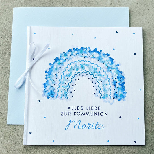 Quadratische Klappkarte zur Kommunion mit Regenbogen in verschiedenen Blautönen und hellblauem Umschlag - KleinArt