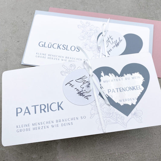Karte um Patenonkel zu fragen mit grauem Rubbelherz und Umschlag