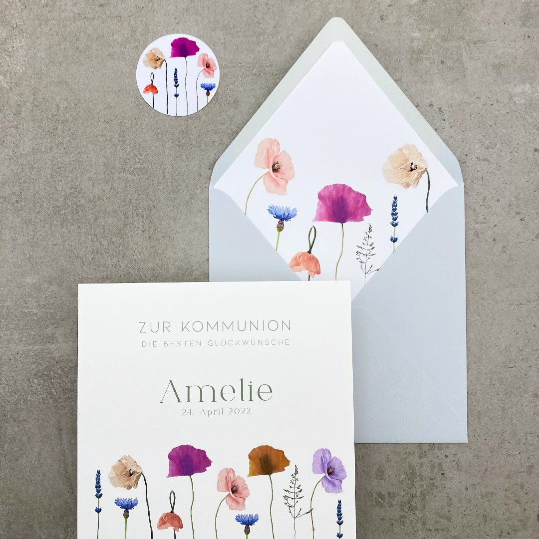 Einladungskarte zur Kommunion mit gezeichneten Mohnblumen und grauem Umschlag mit Inlay - KleinArt