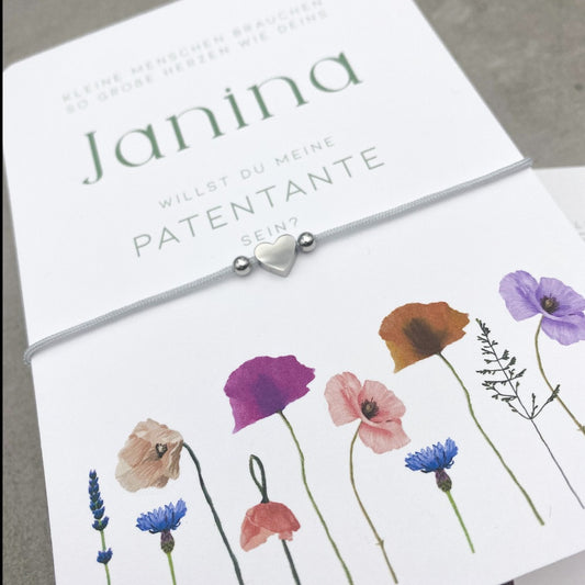 Karte für Taufpatin mit gezeichneten Wildmohnblumen und silbernem Herzarmband - KleinArt